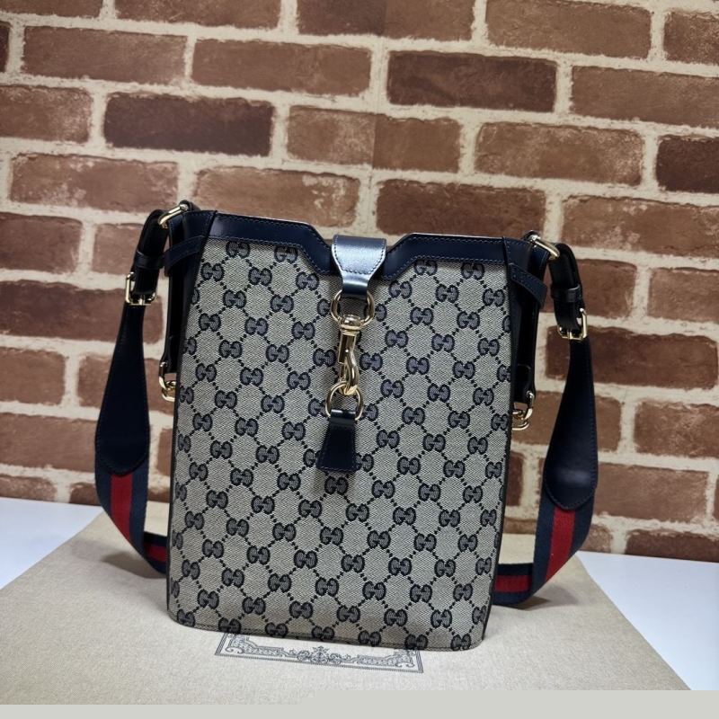 G*u*i bucket bags